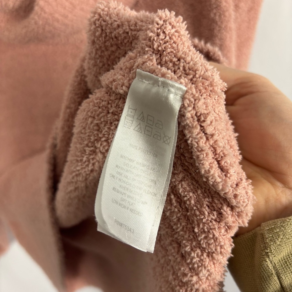 Jessica Simpson
Small
Cozy sweater - Picture 4 of 6